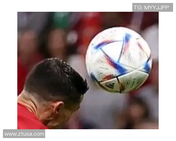 头球技艺卓越的足球明星们盘点与精彩瞬间回顾